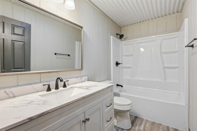3006 Moon Court, Granbury, TX 76049
