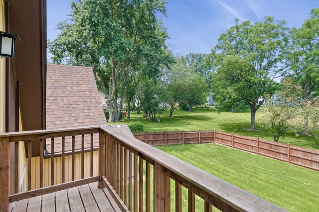 1539 Foxhill Road, Naperville, IL 60563