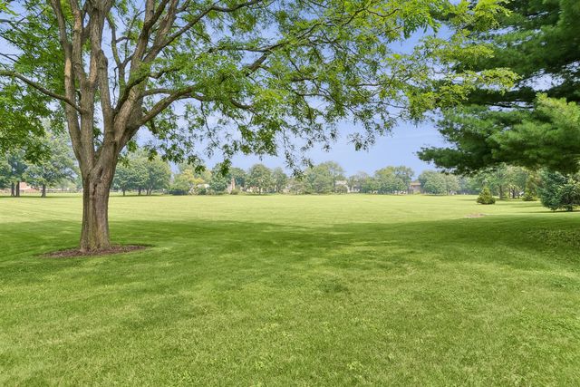 1539 Foxhill Road, Naperville, IL 60563