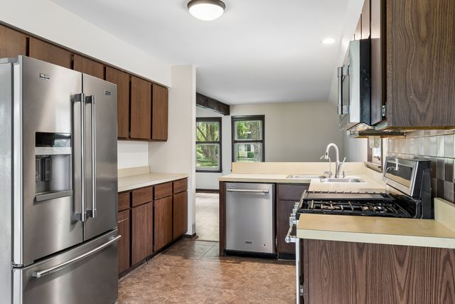 1539 Foxhill Road, Naperville, IL 60563