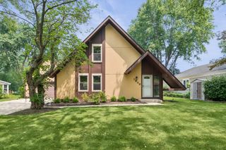 1539 Foxhill Road, Naperville, IL 60563