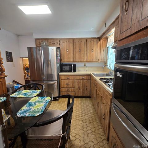 148 Cedar Street, Valley Stream, NY 11580