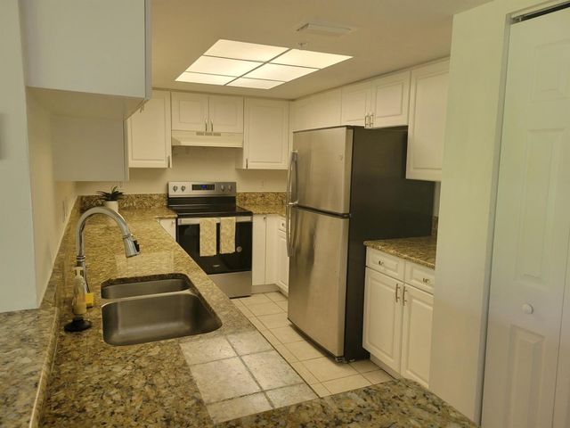1400 S Crestwood Court S 1407, Royal Palm Beach, FL 33411