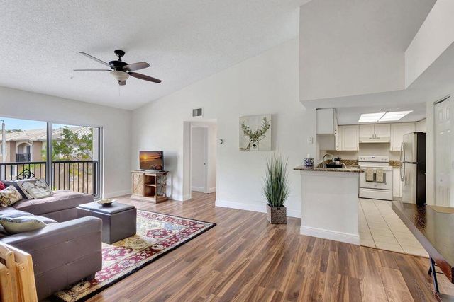 1400 S Crestwood Court S 1407, Royal Palm Beach, FL 33411