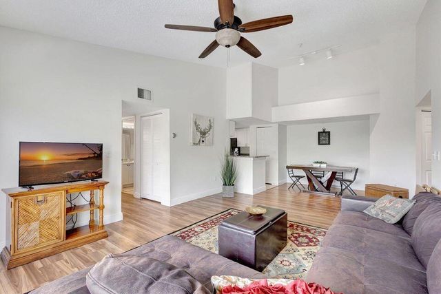 1400 S Crestwood Court S 1407, Royal Palm Beach, FL 33411