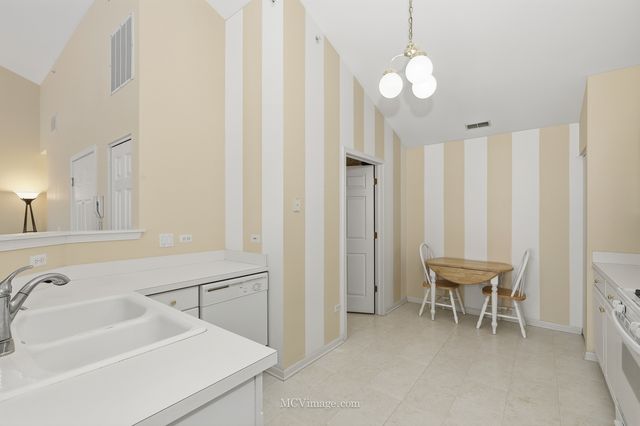 13825 S Bristlecone Lane C, Plainfield, IL 60544