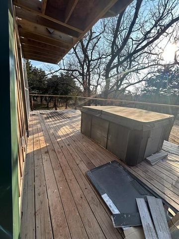 5201 Crystal Lake Drive, Guthrie, OK 73044