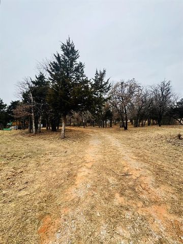 5201 Crystal Lake Drive, Guthrie, OK 73044