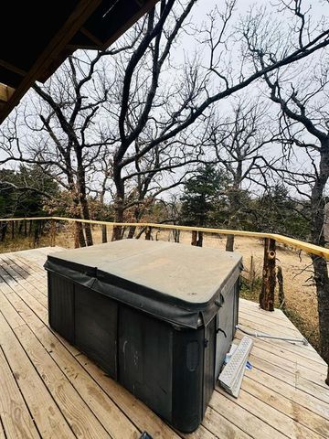 5201 Crystal Lake Drive, Guthrie, OK 73044
