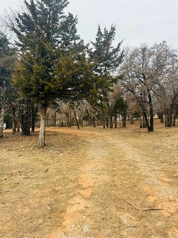 5201 Crystal Lake Drive, Guthrie, OK 73044
