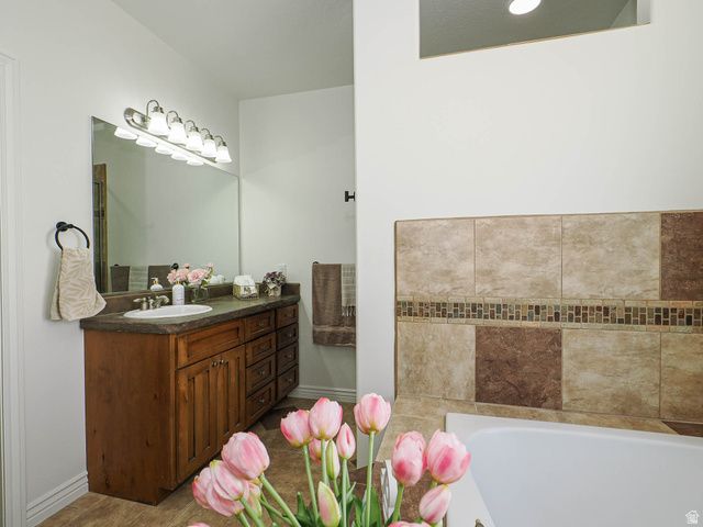 9502 N AZTEC DR, Cedar Hills, UT 84062