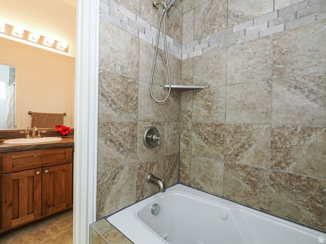 9502 N AZTEC DR, Cedar Hills, UT 84062