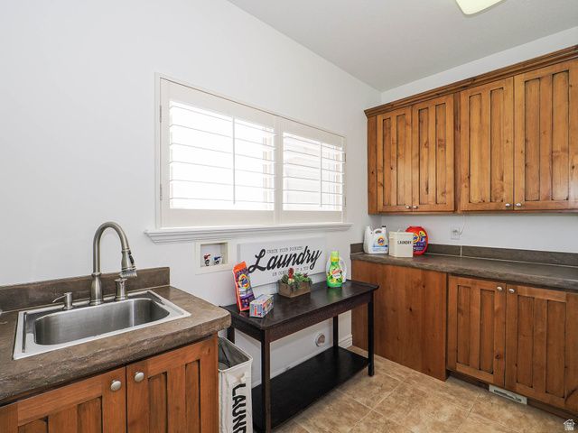 9502 N AZTEC DR, Cedar Hills, UT 84062