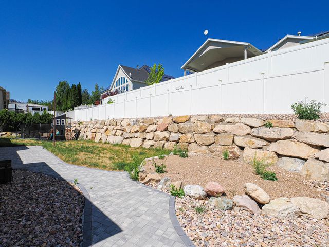 9502 N AZTEC DR, Cedar Hills, UT 84062