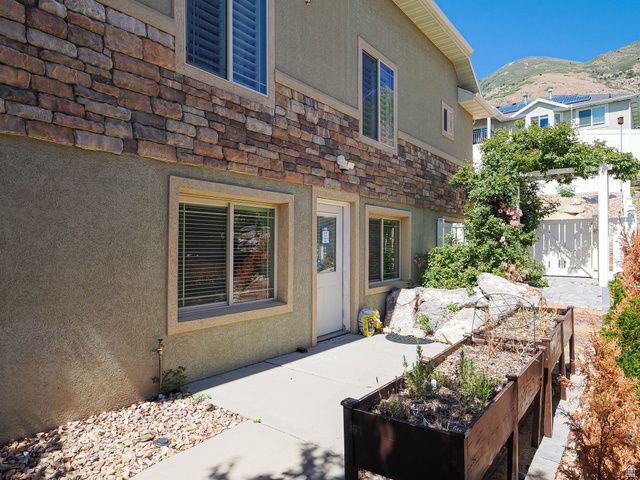 9502 N AZTEC DR, Cedar Hills, UT 84062
