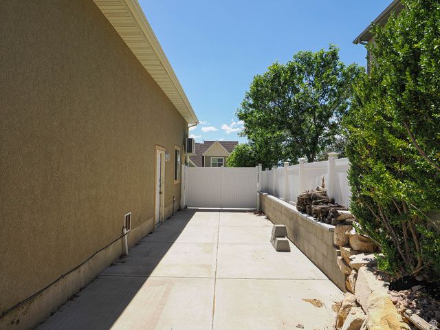 9502 N AZTEC DR, Cedar Hills, UT 84062