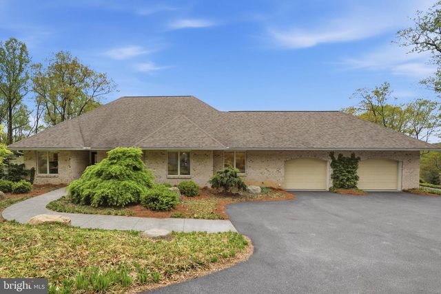 1403 DOUGLAS FIR DR, Lebanon, PA 17042