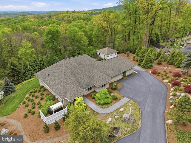 1403 DOUGLAS FIR DR, Lebanon, PA 17042
