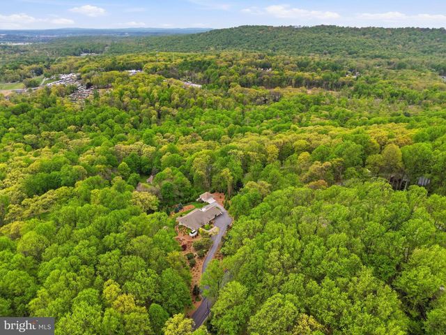 1403 DOUGLAS FIR DR, Lebanon, PA 17042