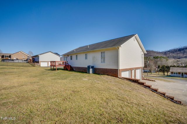 268 Stewart Hills Drive, Rogersville, TN 37857