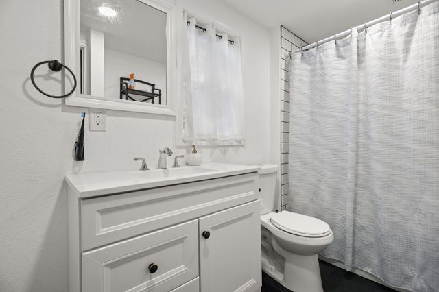 7696 Happy Valley Road, Anderson, CA 96007