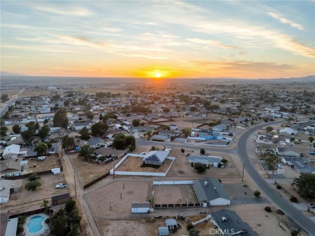 10966 Neola Road, Apple Valley, CA 92308