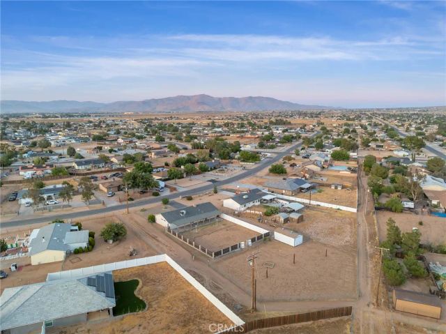 10966 Neola Road, Apple Valley, CA 92308