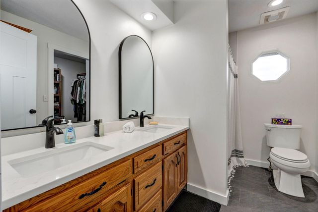 3455 W Beechwood Street, Springfield, MO 65807