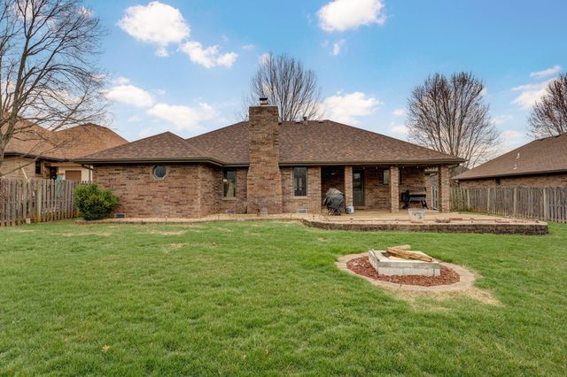 3455 W Beechwood Street, Springfield, MO 65807