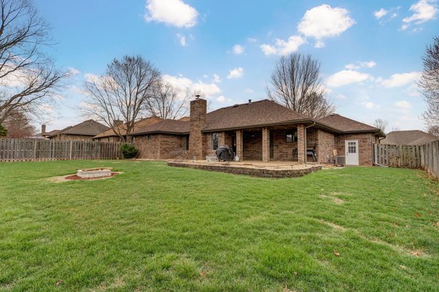 3455 W Beechwood Street, Springfield, MO 65807
