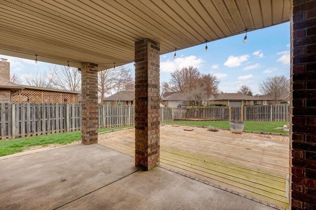 3455 W Beechwood Street, Springfield, MO 65807