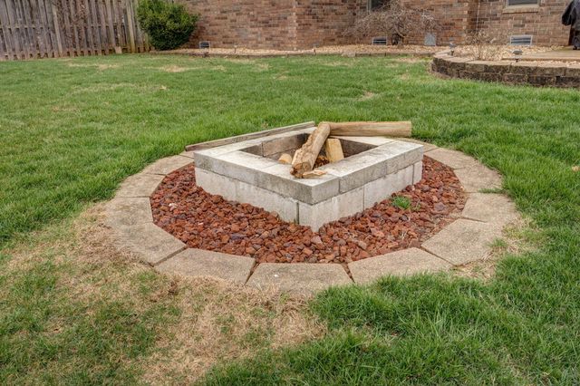 3455 W Beechwood Street, Springfield, MO 65807