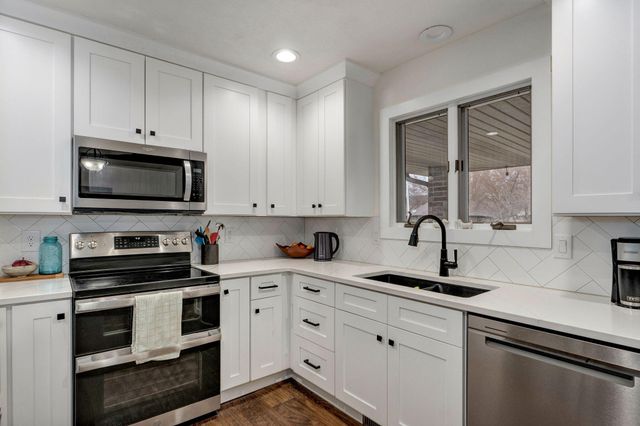 3455 W Beechwood Street, Springfield, MO 65807