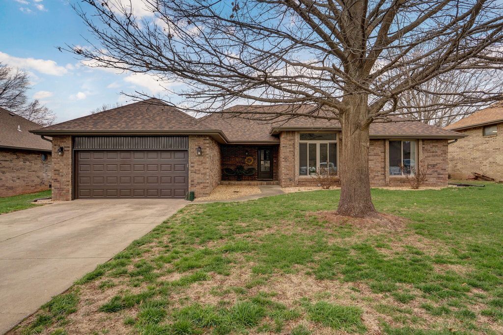 3455 W Beechwood Street, Springfield, MO 65807