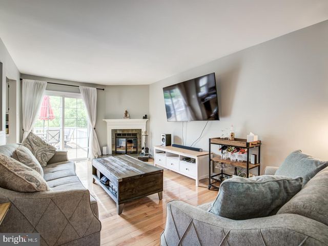 7112 LAKE COVE DR, Alexandria, VA 22315