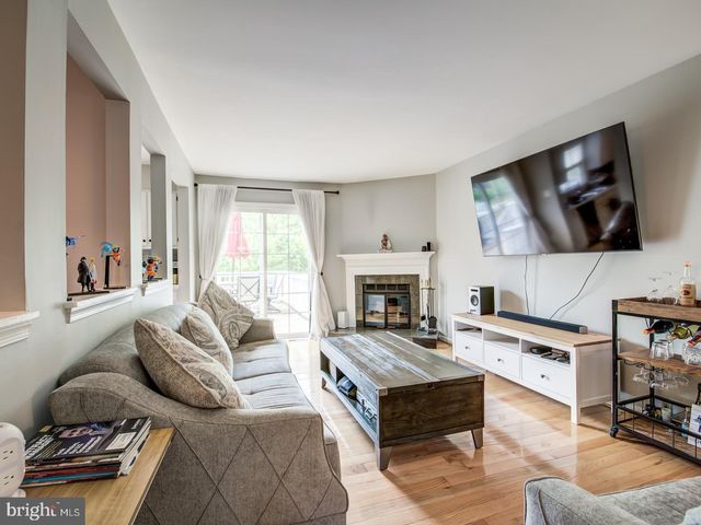 7112 LAKE COVE DR, Alexandria, VA 22315
