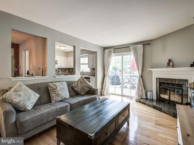 7112 LAKE COVE DR, Alexandria, VA 22315