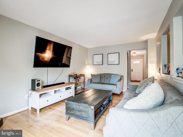 7112 LAKE COVE DR, Alexandria, VA 22315