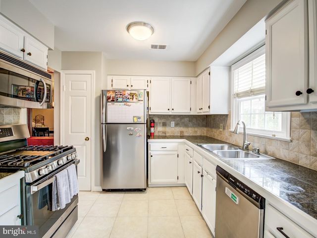 7112 LAKE COVE DR, Alexandria, VA 22315