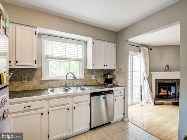 7112 LAKE COVE DR, Alexandria, VA 22315