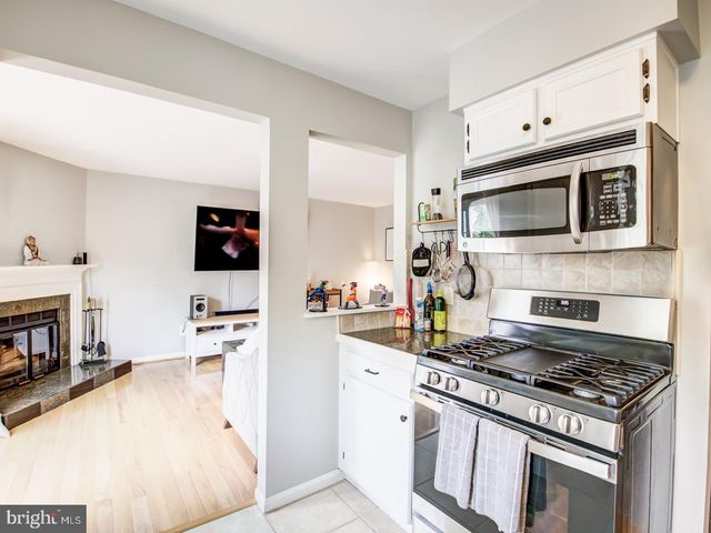 7112 LAKE COVE DR, Alexandria, VA 22315