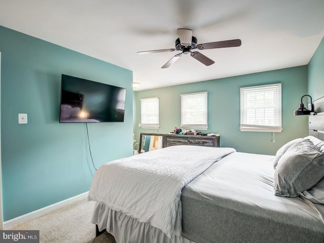 7112 LAKE COVE DR, Alexandria, VA 22315