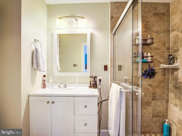 7112 LAKE COVE DR, Alexandria, VA 22315