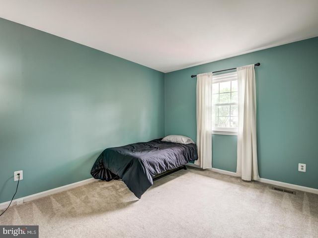 7112 LAKE COVE DR, Alexandria, VA 22315
