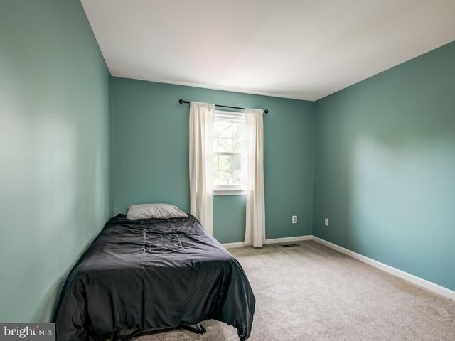 7112 LAKE COVE DR, Alexandria, VA 22315
