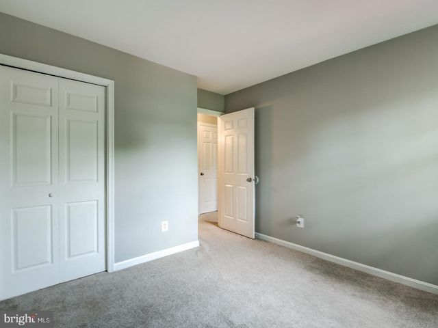 7112 LAKE COVE DR, Alexandria, VA 22315