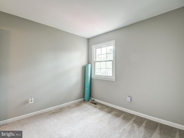 7112 LAKE COVE DR, Alexandria, VA 22315