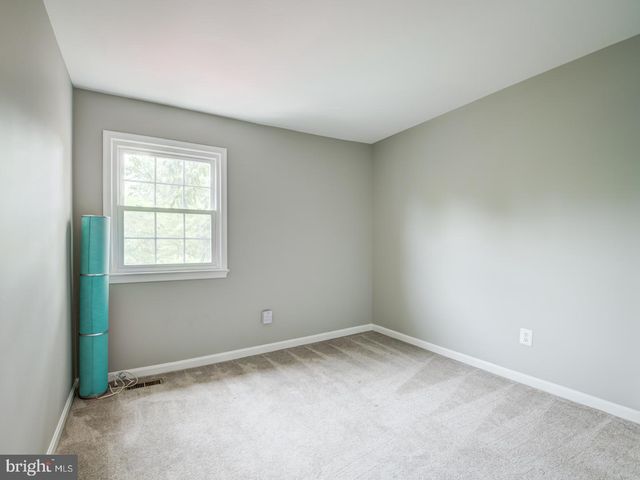 7112 LAKE COVE DR, Alexandria, VA 22315