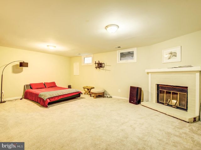 7112 LAKE COVE DR, Alexandria, VA 22315