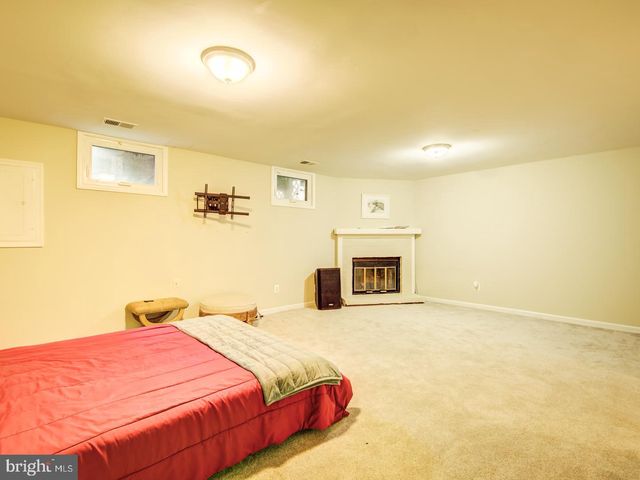 7112 LAKE COVE DR, Alexandria, VA 22315